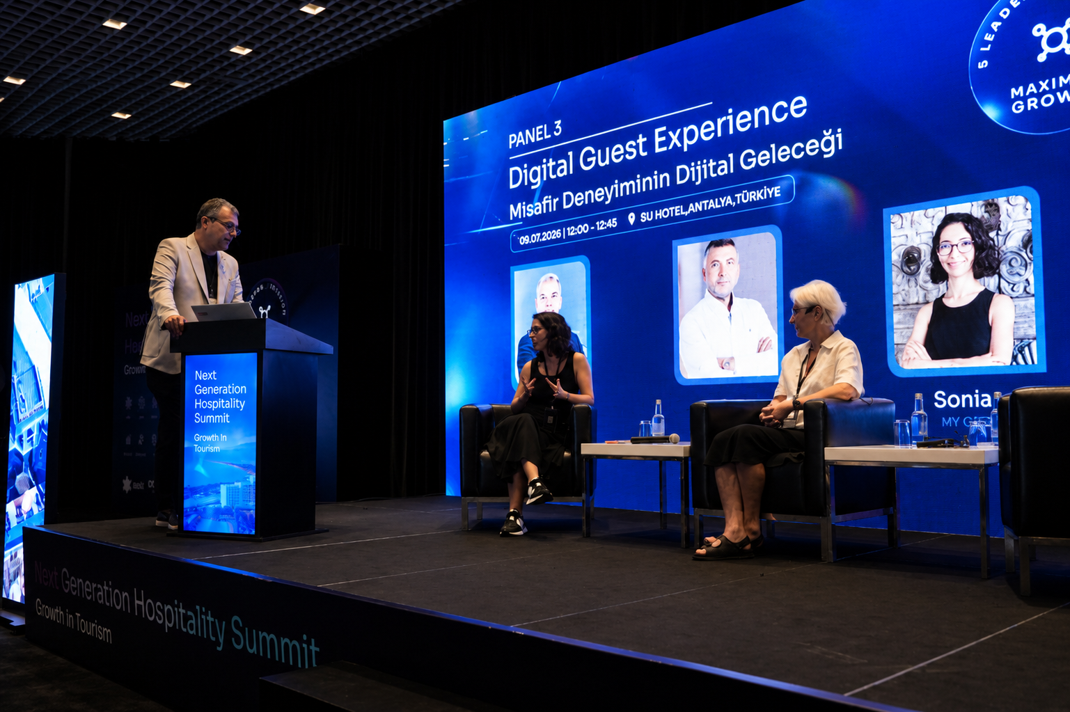 Panel 3 · Digital Guest Experience oturumu